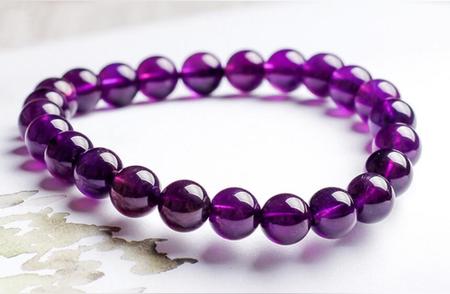 紫水晶：神秘宝石与二月的幸运符号